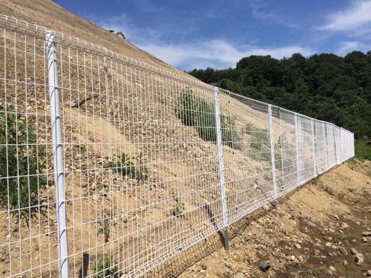 Galvanized Metal Welded Wire Mesh Solar Fencing For Solar Energy System Fence Wire For House