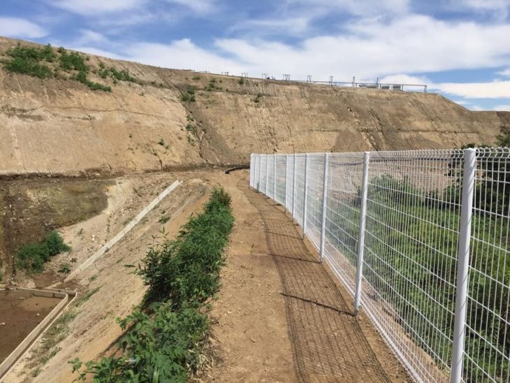 Galvanized Metal Welded Wire Mesh Solar Fencing For Solar Energy System Fence Wire For House